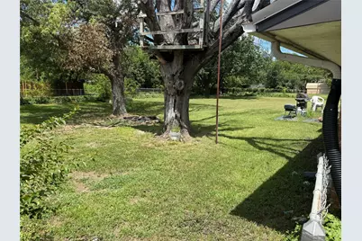 1910 Jefferson Street, Commerce, TX 75428 - Photo 16