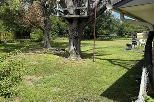 1910 Jefferson St, Commerce, TX 75428 - Photo 16