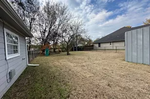 414 W Jefferson St, Van Alstyne, TX 75495 - Photo 12