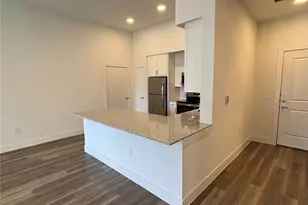 300 N McDonald St, McKinney, TX 75069 - Photo 4