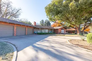 1806 Country Club Dr, Sweetwater, TX 79556 - Photo 2