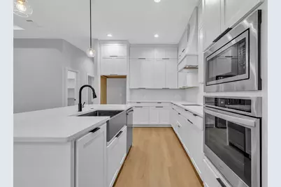 302 W Coral Way, Grand Prairie, TX 75051 - Photo 18