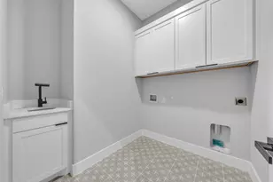 302 W Coral Way, Grand Prairie, TX 75051 - Photo 24