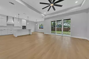 302 W Coral Way, Grand Prairie, TX 75051 - Photo 12