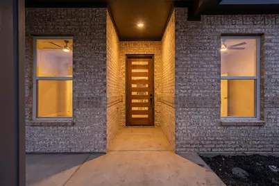 302 W Coral Way, Grand Prairie, TX 75051 - Photo 6