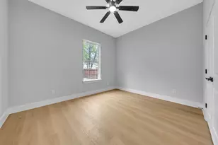 302 W Coral Way, Grand Prairie, TX 75051 - Photo 10