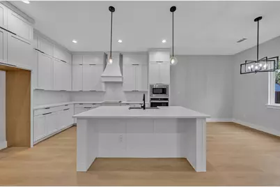 302 W Coral Way, Grand Prairie, TX 75051 - Photo 16