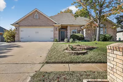 324 Woodcrest Drive, Saginaw, TX 76179 - Photo 2