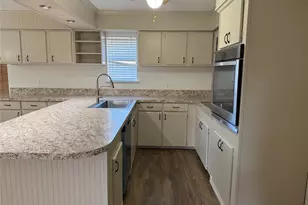 205 S Pkwy Dr, Alvarado, TX 76009 - Photo 8