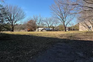 205 S Pkwy Dr, Alvarado, TX 76009 - Photo 2