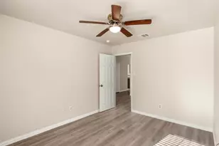 928 Wood Brook Dr, Grand Prairie, TX 75052 - Photo 20