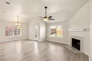 928 Wood Brook Dr, Grand Prairie, TX 75052 - Photo 6