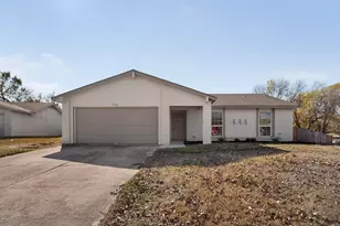 733 Woodcrest Dr, Grand Prairie, TX 75052 - Photo 1