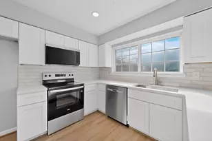 733 Woodcrest Dr, Grand Prairie, TX 75052 - Photo 10