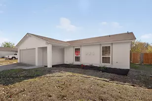 733 Woodcrest Dr, Grand Prairie, TX 75052 - Photo 4