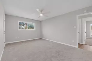 733 Woodcrest Dr, Grand Prairie, TX 75052 - Photo 18