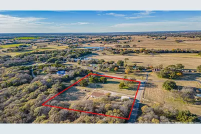 1005 Hickey Court, Granbury, TX 76049 - Photo 2