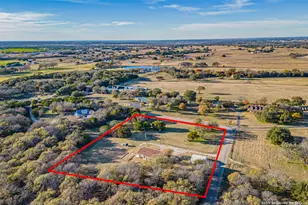 1005 Hickey Ct, Granbury, TX 76049 - Photo 2