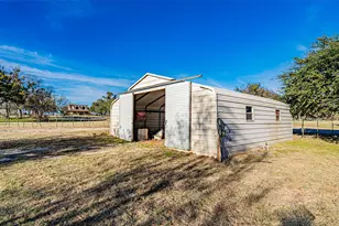 1005 Hickey Ct, Granbury, TX 76049 - Photo 12