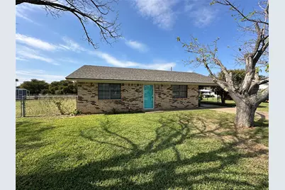 910 Chestnut Street, Hico, TX 76457 - Photo 2