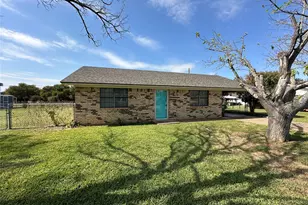 910 Chestnut St, Hico, TX 76457 - Photo 2