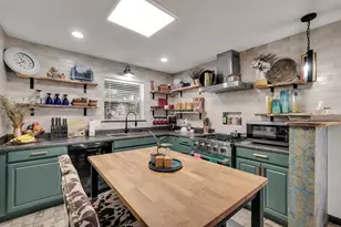 506 E Barton St, Granbury, TX 76048 - Photo 4