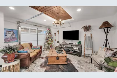 506 E Barton Street, Granbury, TX 76048 - Photo 2