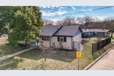 506 E Barton Street, Granbury, TX 76048 - Photo 32