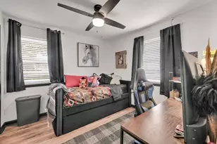 506 E Barton St, Granbury, TX 76048 - Photo 10