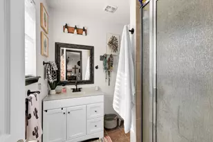 506 E Barton St, Granbury, TX 76048 - Photo 8