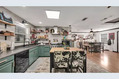 506 E Barton Street, Granbury, TX 76048 - Photo 18