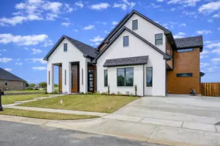 2008 Nichole Blvd, Pottsboro, TX 75076 - Photo 2
