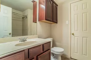 2335 Shackleford Tr, Grand Prairie, TX 75052 - Photo 34