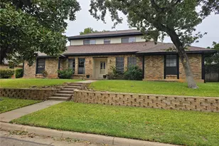 4105 Woodcastle Ct, Arlington, TX 76016 - Photo 1