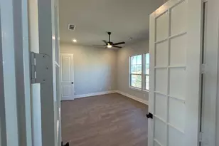 811 Westover Dr, Van Alstyne, TX 75495 - Photo 4