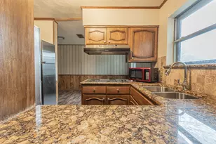 702 Fouts Dr, Irving, TX 75061 - Photo 10