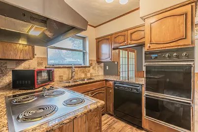 702 Fouts Drive, Irving, TX 75061 - Photo 12