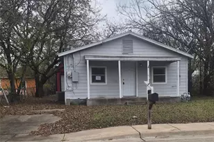 311 Elmo St, Cleburne, TX 76031 - Photo 2