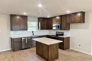 1001 Brown Ct, Poolville, TX 76487 - Photo 2