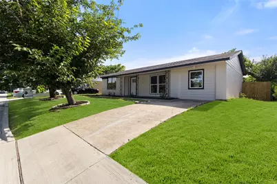 1610 SW 3rd Street, Grand Prairie, TX 75051 - Photo 2