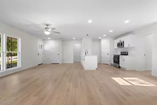 1610 SW 3rd St, Grand Prairie, TX 75051 - Photo 8