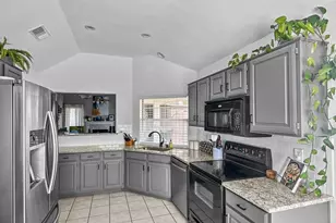 909 Plantation Dr, Lewisville, TX 75067 - Photo 8