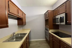 2105 Count Fleet Dr, Arlington, TX 76011 - Photo 8