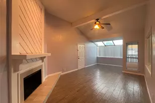 2105 Count Fleet Dr, Arlington, TX 76011 - Photo 2