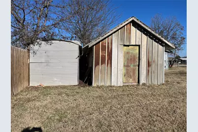 210 Colorado W, Millsap, TX 76066 - Photo 22