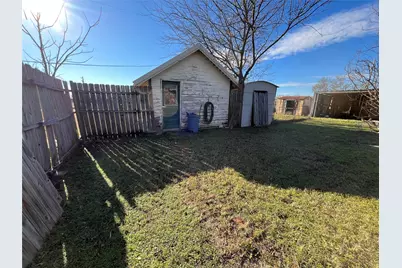 210 Colorado W, Millsap, TX 76066 - Photo 16