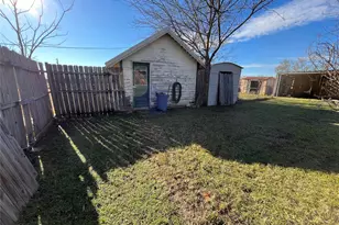 210 Colorado W, Millsap, TX 76066 - Photo 16