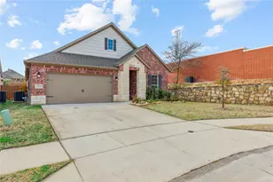 7337 Howling Coyote Ln, Fort Worth, TX 76131 - Photo 2