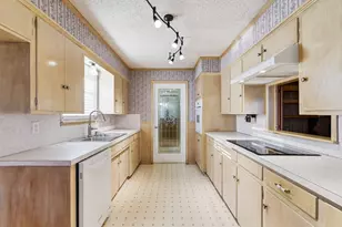 905 Daventry Dr, Garland, TX 75040 - Photo 10