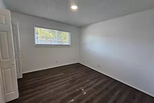 2400 Meadow Creek Dr, Carrollton, TX 75006 - Photo 28